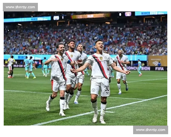 爆笑！曼城新援谢尔基献唱法语说唱，哈兰德领衔众将围观更衣室变欢乐海洋