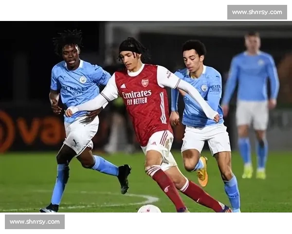 阿森纳青训新星与巴黎双雄同框:金童金球激励未来